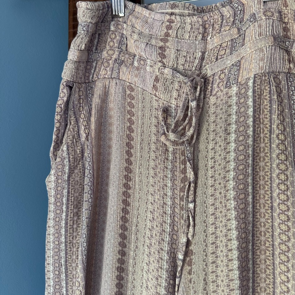 Rewash Cream and Pink Striped Capris